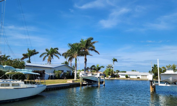 Holmes Beach Villa | Delphina: 2 Bed 2 Bath Water Front Villa Anna Maria Sleeps 6