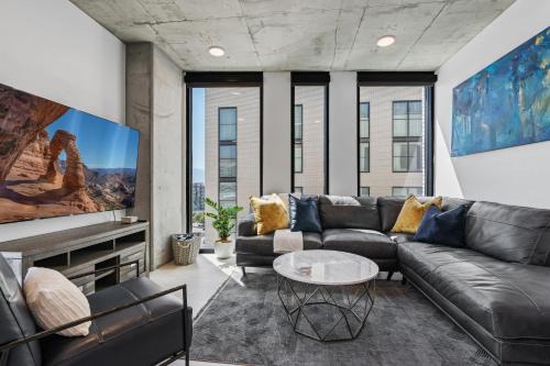 Rio Grande Apartment | Delta Center 2Bd 2Bath Pool Gym!