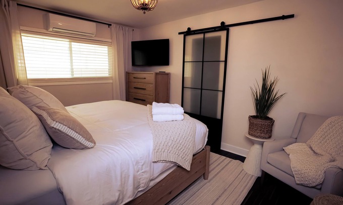 Winter Gardens Cottage | Deluxe 1 - Bedroom