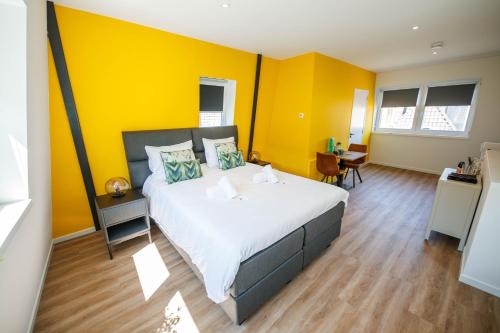 's-Hertogenbosch Apartment | Deluxe 35m2 City Center Suite with Views - DB6C