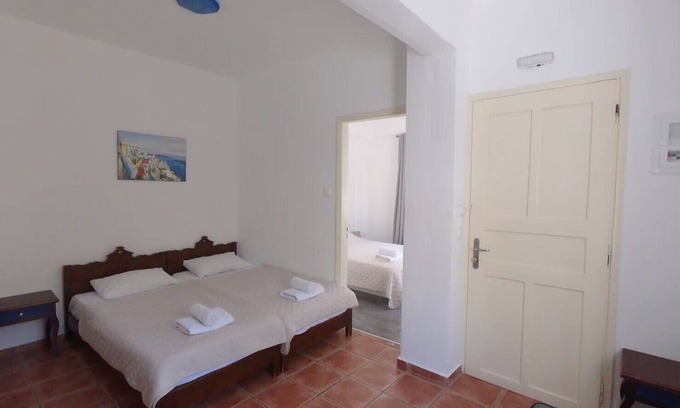Perissa Apartment | Deluxe 4-5 persons Studio 30 meters from Perissa Beach