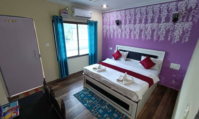 Sarnath Bed & Breakfast | Deluxe 4 room -bedroom B&B with WiFi and AC in fantastic Varanasi Sarnath