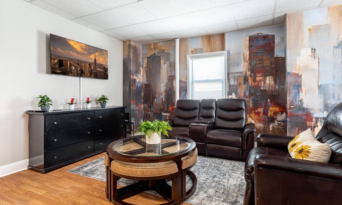 Bayonne Apartment | Deluxe 4BR Duplex | Sleeps 16+ | Near NYC, Parking
