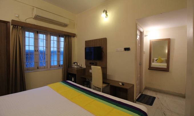 Salt Lake Bed & Breakfast | Deluxe AC Room at Anamitra Guest House # 3