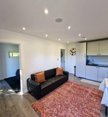 Dartford Apartment | Deluxe Cabin wrapped by nature