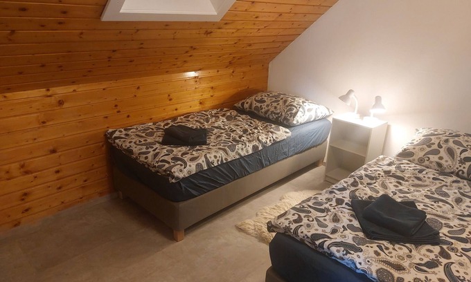 Kirchbach Apartment | Deluxe-dachgeschosswohnung mit Klimaanlage in den Zwei Schlafzimmern