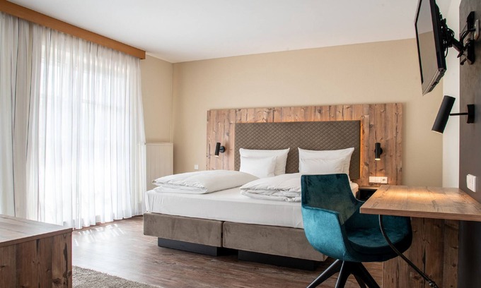 Feldstetten Apartment | Deluxe double room with shower and WC