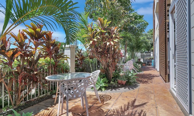 Emu Park Apartment | Deluxe King Studio 3