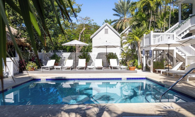 Historic Seaport Hotel | Deluxe King Studio w/pool view