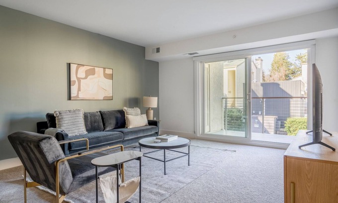 Sharon Heights Apartment | Deluxe Menlo Park 2BR w/Gym, Pool & W/D, nr VC firms, by Blueground