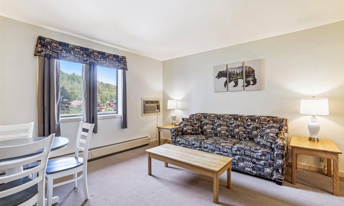 West Bridgewater Hotel | Deluxe one bedroom suite located on 2nd floor with outdoor heated pool 21921