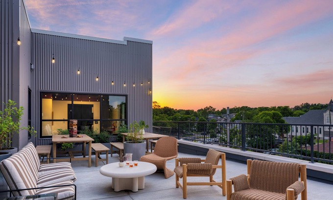 12 South Hotel | Deluxe Queen Accessible Suite at The Gilmore