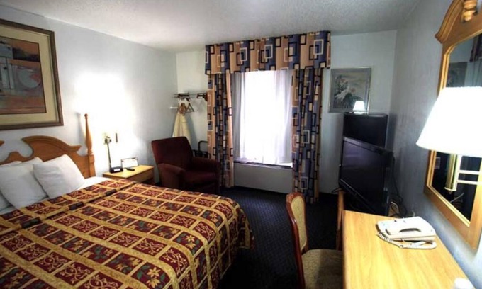 Roseville Hotel | Deluxe Queen Room Non-Smoking