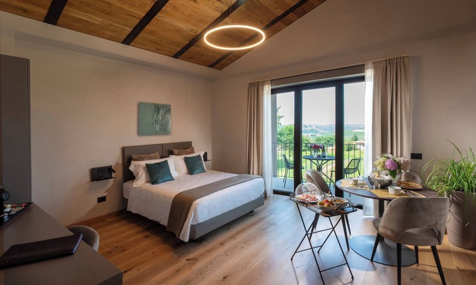 Guarene Bed & Breakfast | Deluxe Room 102, with balcony - Relais PQlin & Winery.