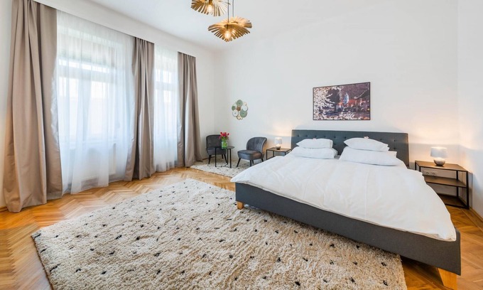 Krems an der Donau Apartment | Deluxe studio with king size bed and parking in Krems city