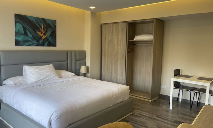 Heliopolis Apartment | Deluxe Studio King - 5 min away from the Airport