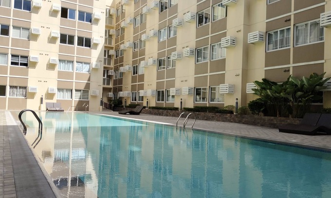 Binan City Condo | Deluxe Studio - Fast WiFi, 55" UHD TV with Netflix & Prime Video, Free Pool