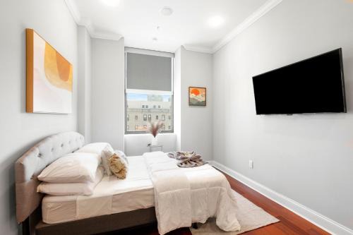 Olde Kensington Apartment | Deluxe Studio Pool & Concierge
