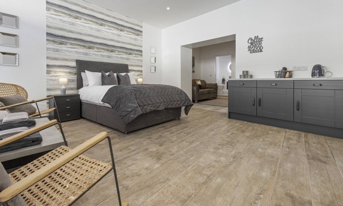 Ahoghill Hotel | Deluxe Suite - Sleeps 2