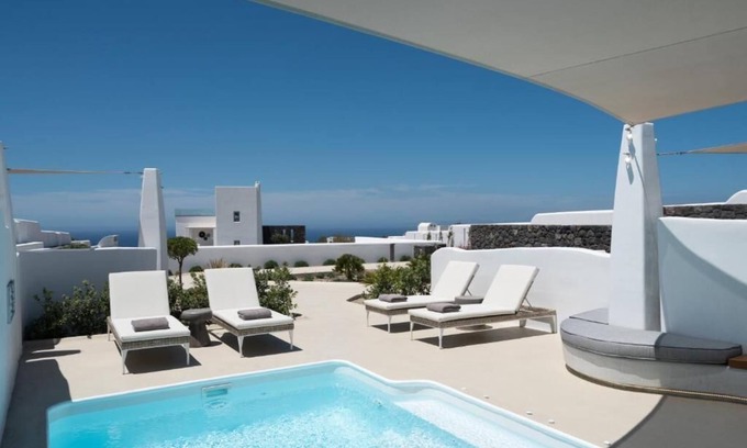 Akrotiri Hotel | Deluxe Two Bedroom Suite with Private Heated Pool
