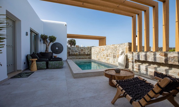 Glastros Hotel | Deluxe Zirkon Suite with Private Pool