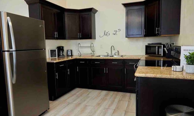 Bahama Reef House | Delva’s Place-Gated 3 bedroom - Pet Friendly
