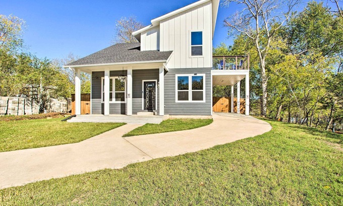 Denison House | Denison Home w/Balcony: Walk to Downtown!