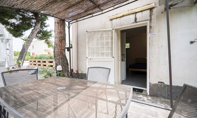 Torre del Greco Apartment | depandance The Depandance of Villa Vesuviana is a modern and comfortable studio apartment, located