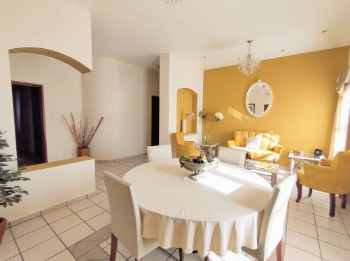 Zacatecas Centro Apartment | Departamento amplio con estacionamiento, WiFi rápido, equipado, muy cerca de Catedral