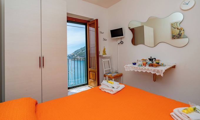 Minori House | Dependance Rosetta Sea View Bedroom with French Balcony Free Wifi Air Condition