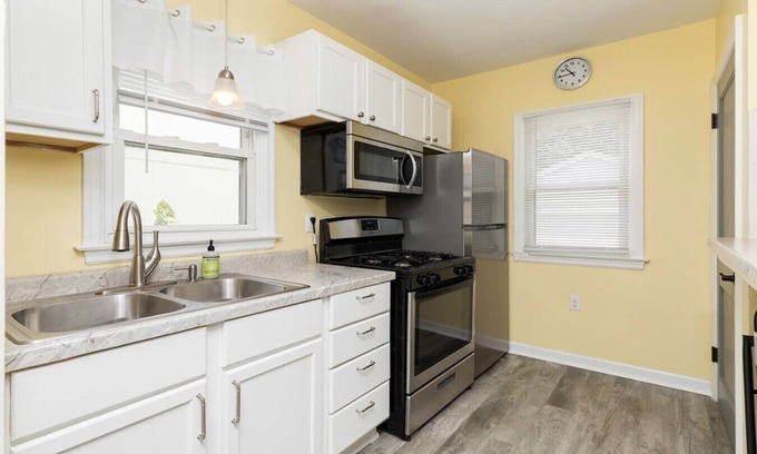 Des Moines House | Des Moines Classic 3 bedroom Getaway