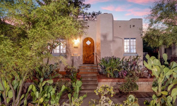 West University House | Desert Bloom /1 BR 1 BA/Blocks from U of A