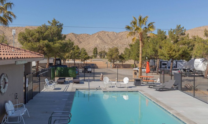 Yucca Valley House | Desert Dream Airstream with Pool
