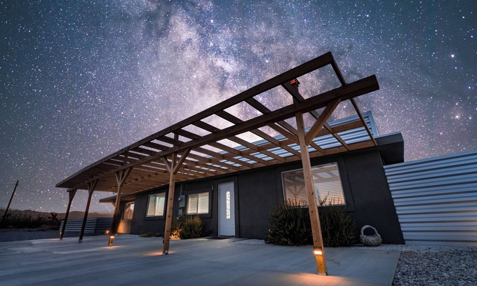 Landers House | Desert Oasis: Firepit, Stars, 5 Acres, Joshua Trees
