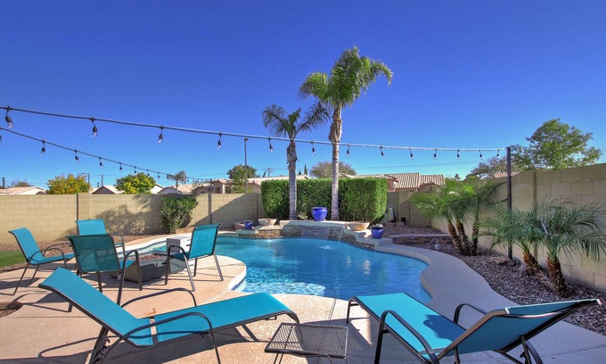Cottonwoods Crossing House | Desert Oasis - Heated Pool, Putting Green, Lots of Parking