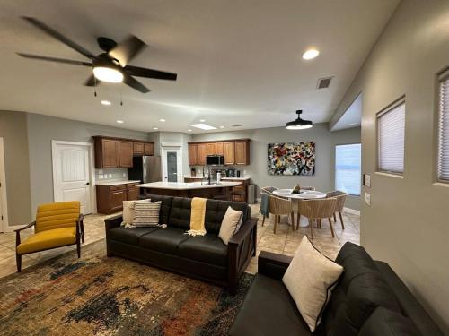 Page House | Desert Oasis Retreat