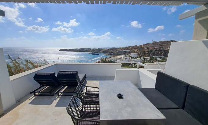 Paradise Apartment | Design Apartment 17- Sea View, Shared Infinity Pool, Gym, Pool Bar, 4'from beach