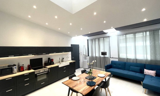 Montreuil-sur-Mer Apartment | Design apartment number 12 with courtyard view