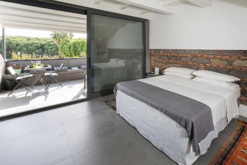 Cannizzaro Apartment | Design apartment with terrace by Wonderful Italy