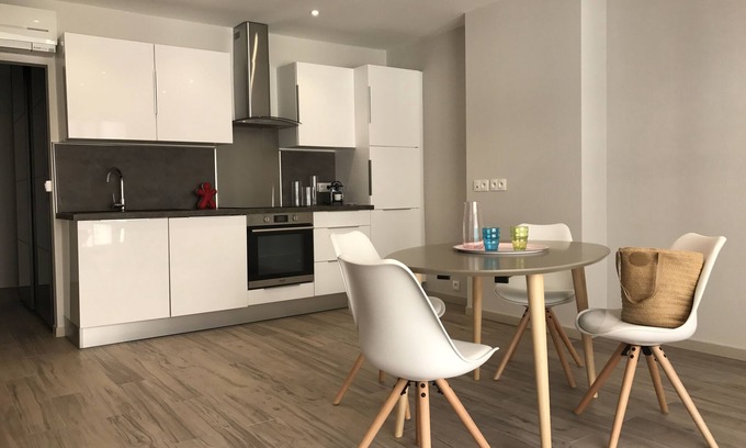 Antibes Old Town Apartment | Design, bright, splendid 3p in the heart of Antibes 5 min walk from the beach