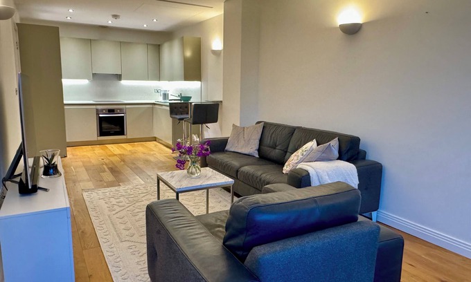 Perivale Apartment | Designer 1 Bed Flat in Iconic Building