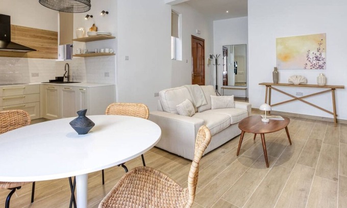Sliema Apartment | Designer 2BR home in the heart of Sliema w/WIFI
