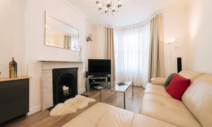 Peninsula House | Designer 3 bedroom 3 bathroom home in Royal Greenwich, close to The O2