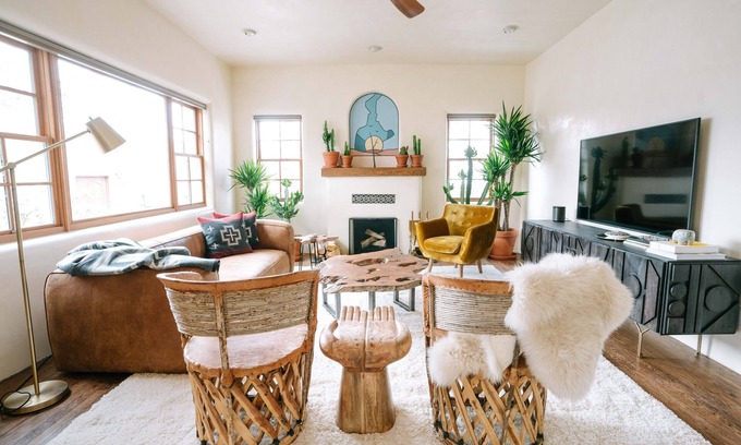 Northeast Santa Fe House | Designer 4BD/3BA +Spa in Historic Downtown