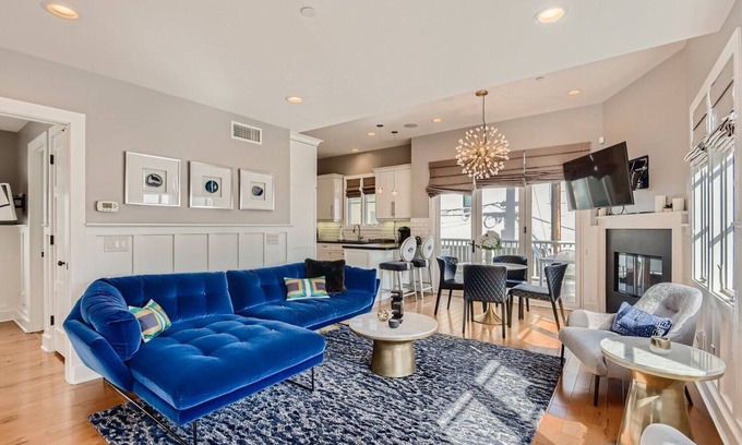 Corona del Mar Condo | Designer Condo 2 Blocks to Beach w Private Hot Tub