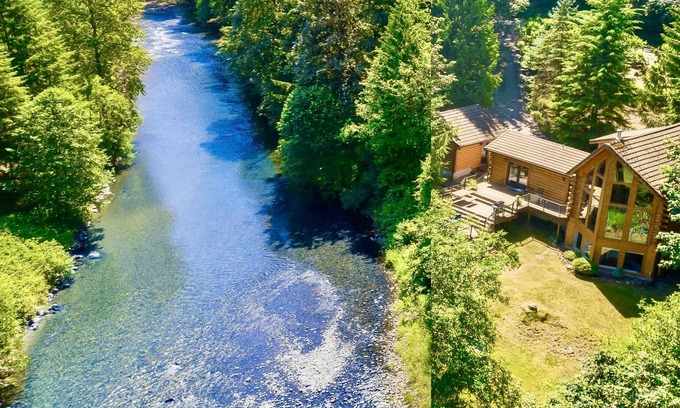 Preston Cabin | ⭐Designer Log Home Estate + River @vacationloghome