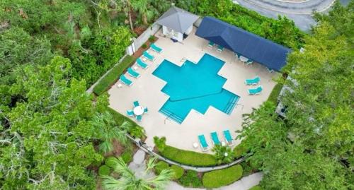 Saint Simons Heights House | Desirable South End - 5 minutes to Beach! WALK to Dining/Shopping!
