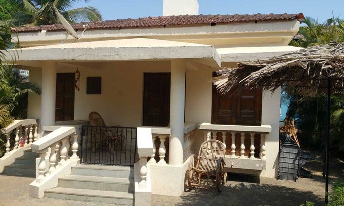 Varca House | Detached 2 Bed 2 Bath Bungalow with private patio, gardens, and very large pool