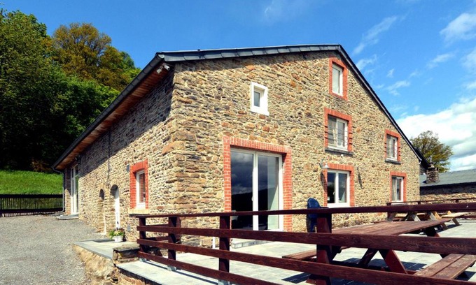 Trou de Bra House | Detached characteristic holiday farmhouse with spacious terrace in the Ardennes