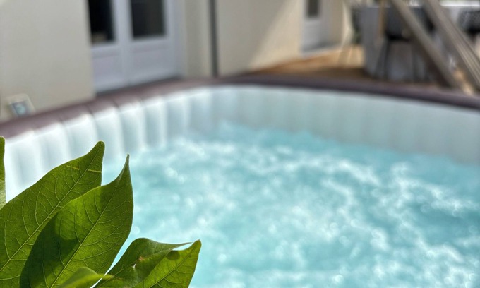 La Sauvetat-du-Dropt House | Detached house with jacuzzi